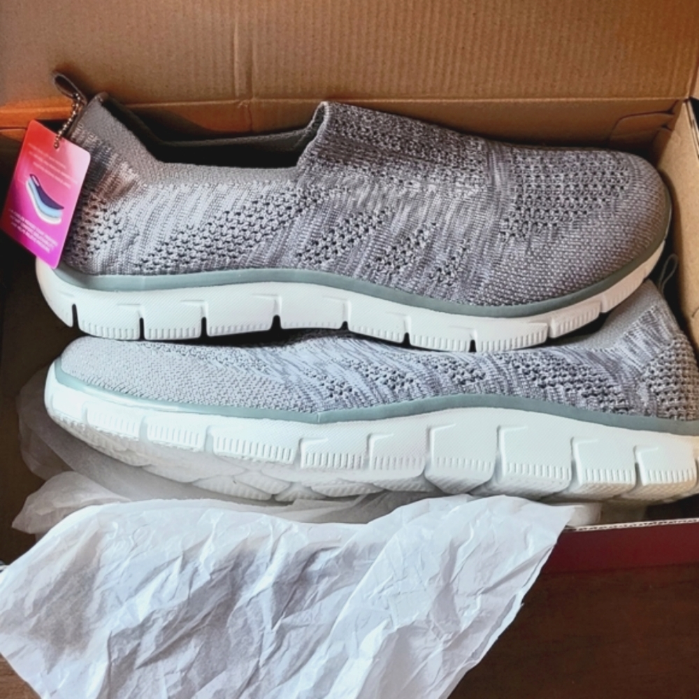 Skechers slip on